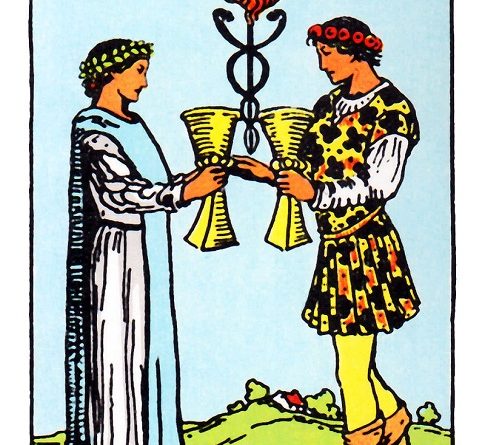 16 lá bài Tarot dự đoán về tình yêu trong tương lai